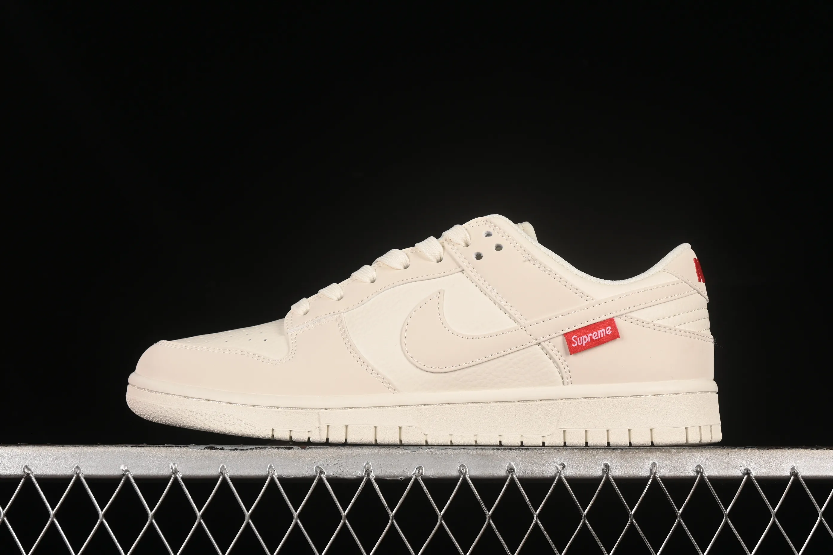 All Categories Nk SB Dunk Series Nk SB Dunk Low Low-top sneakers Supreme x Nk Dunk Low joint model-beige SB low-top casual sneakers FC1688-146